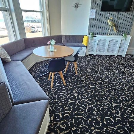 Oyo Marine Parade Hotel, Eastbourne Pier Εξωτερικό φωτογραφία