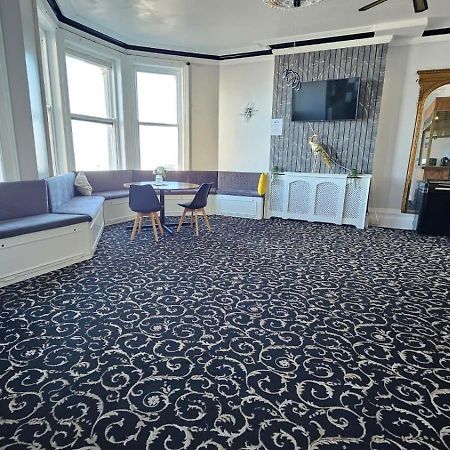 Oyo Marine Parade Hotel, Eastbourne Pier Εξωτερικό φωτογραφία