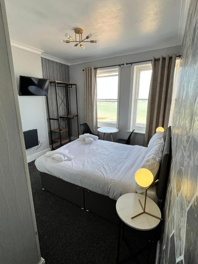 Oyo Marine Parade Hotel, Eastbourne Pier Εξωτερικό φωτογραφία