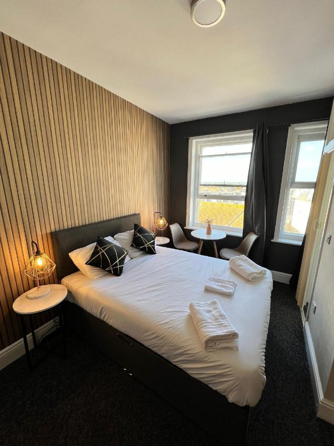 Oyo Marine Parade Hotel, Eastbourne Pier Εξωτερικό φωτογραφία