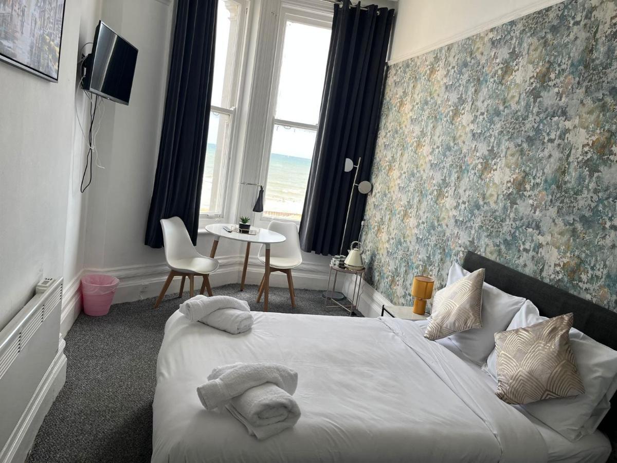 Oyo Marine Parade Hotel, Eastbourne Pier Εξωτερικό φωτογραφία