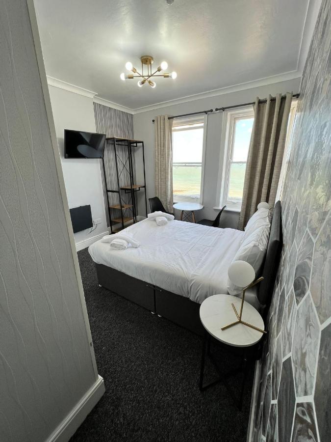 Oyo Marine Parade Hotel, Eastbourne Pier Εξωτερικό φωτογραφία