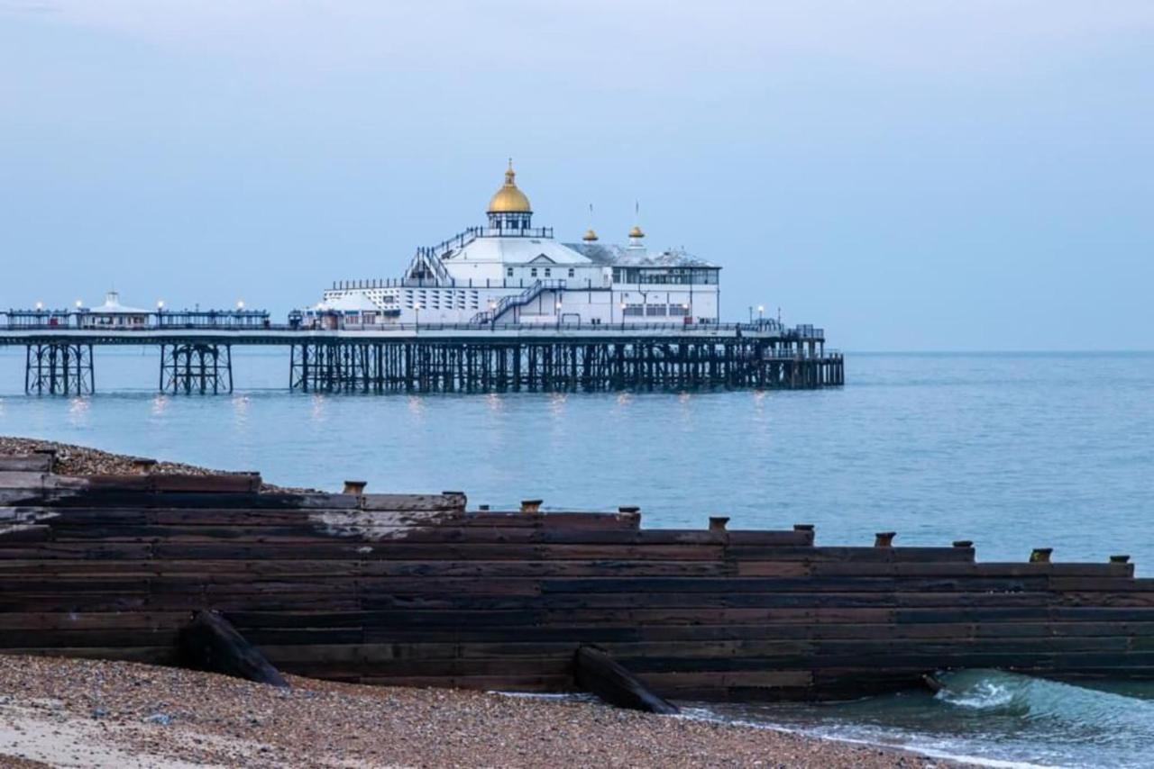 Oyo Marine Parade Hotel, Eastbourne Pier Εξωτερικό φωτογραφία