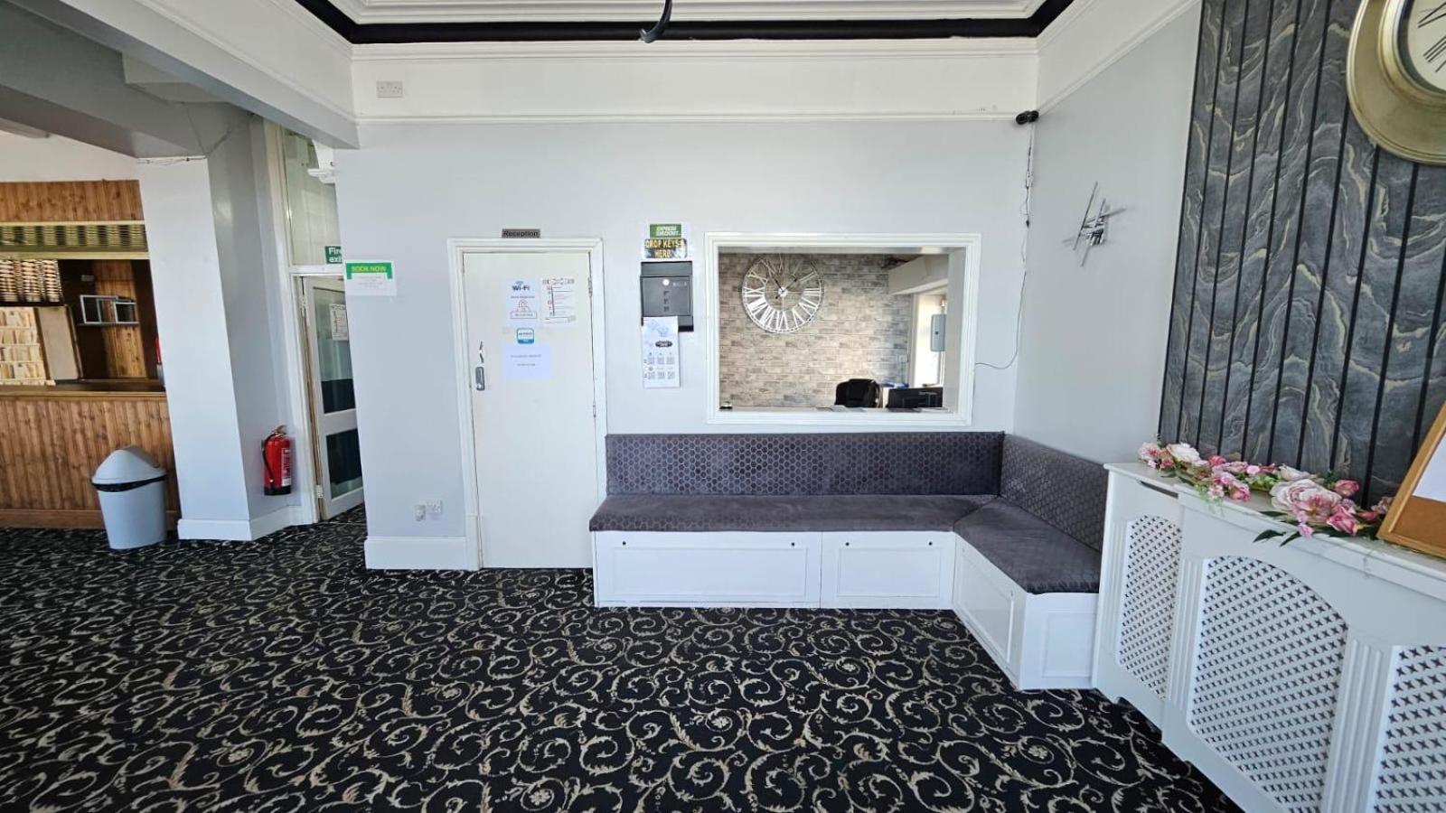 Oyo Marine Parade Hotel, Eastbourne Pier Εξωτερικό φωτογραφία