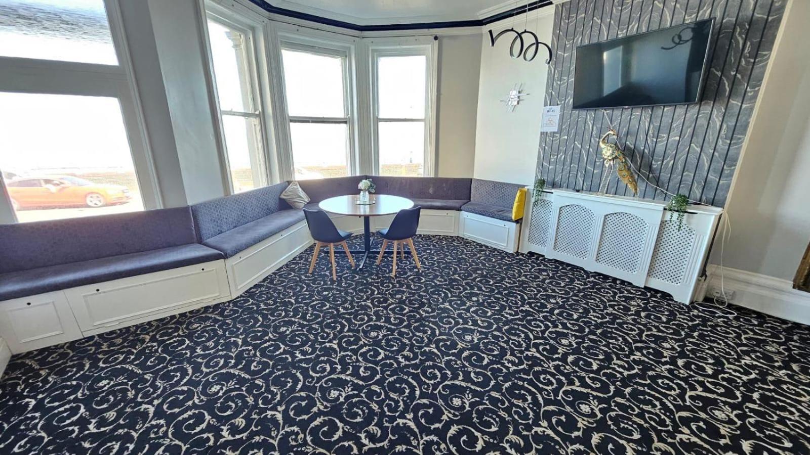 Oyo Marine Parade Hotel, Eastbourne Pier Εξωτερικό φωτογραφία