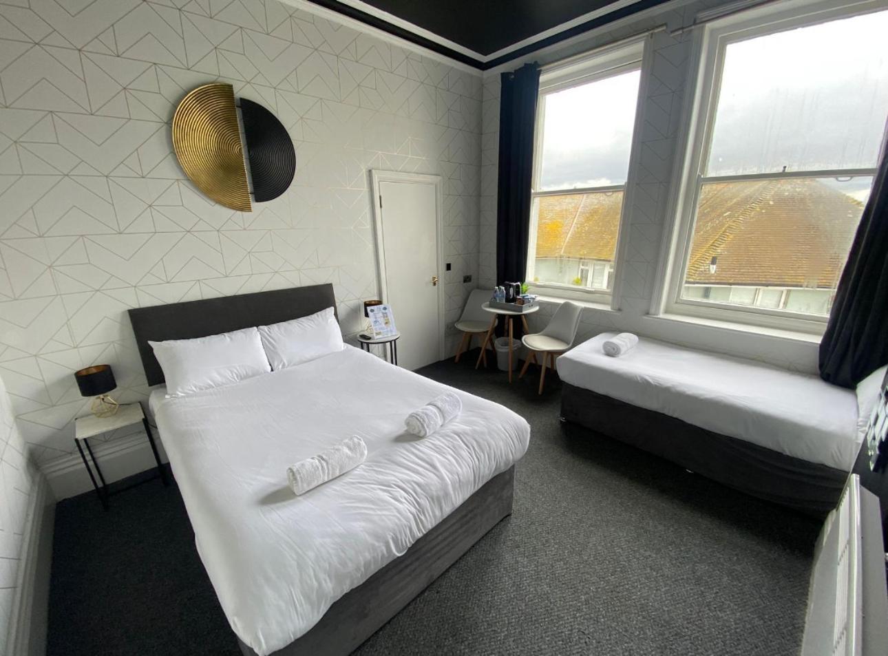 Oyo Marine Parade Hotel, Eastbourne Pier Εξωτερικό φωτογραφία