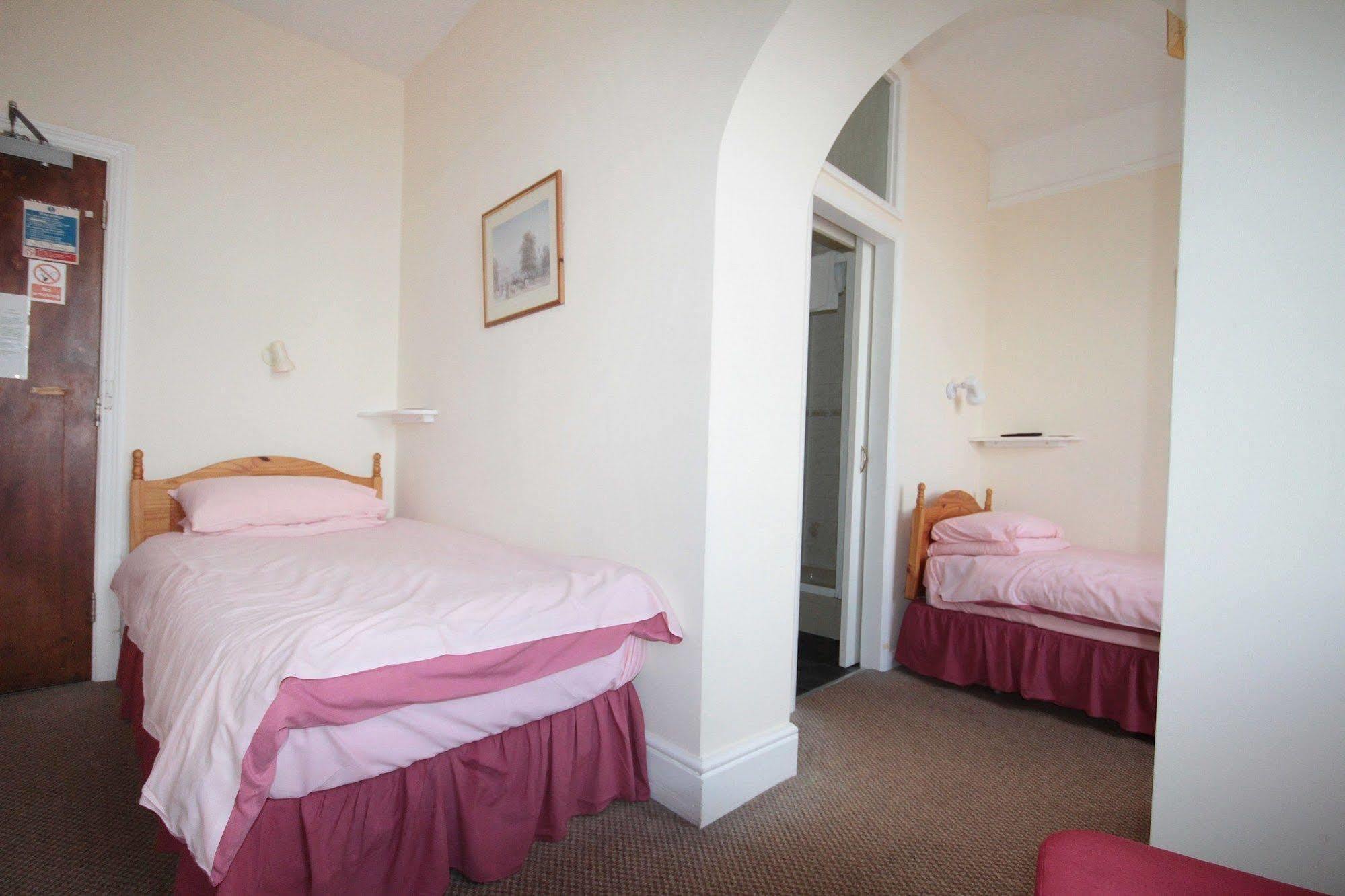 Oyo Marine Parade Hotel, Eastbourne Pier Εξωτερικό φωτογραφία